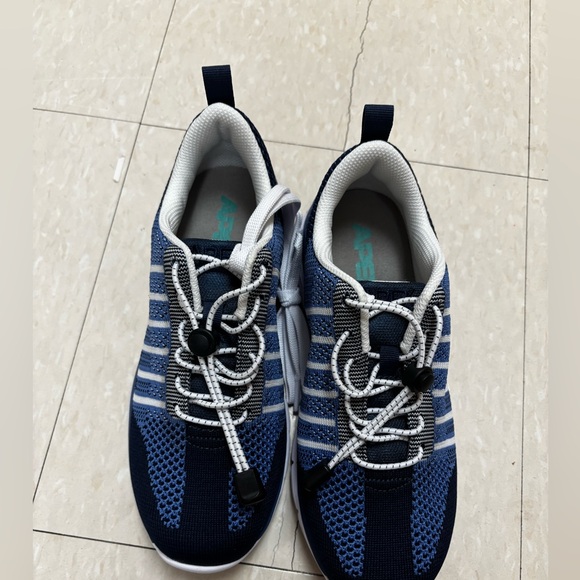 APEX orthotic Shoes - Picture 2 of 4